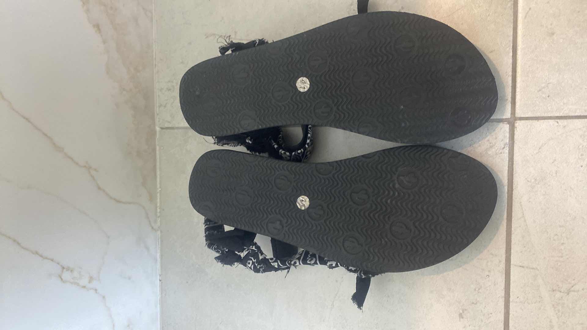 Photo 1 of ARIZONA LOVE WOMENS SIZE 41 (10) TREKY SANDALS