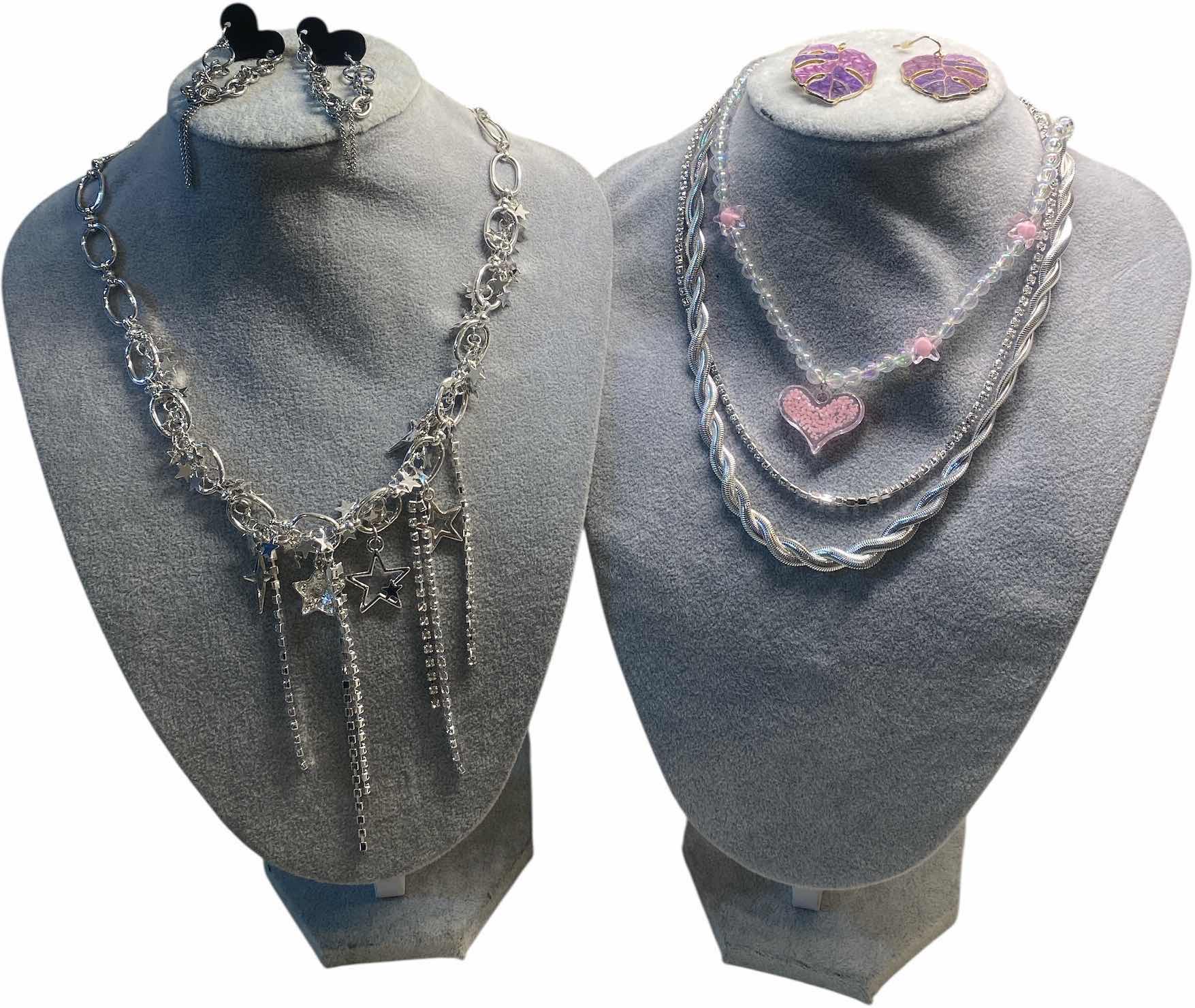 Photo 1 of 5 - FASHION JEWELRY - 3 NECKLACES & 2 EARRINGS