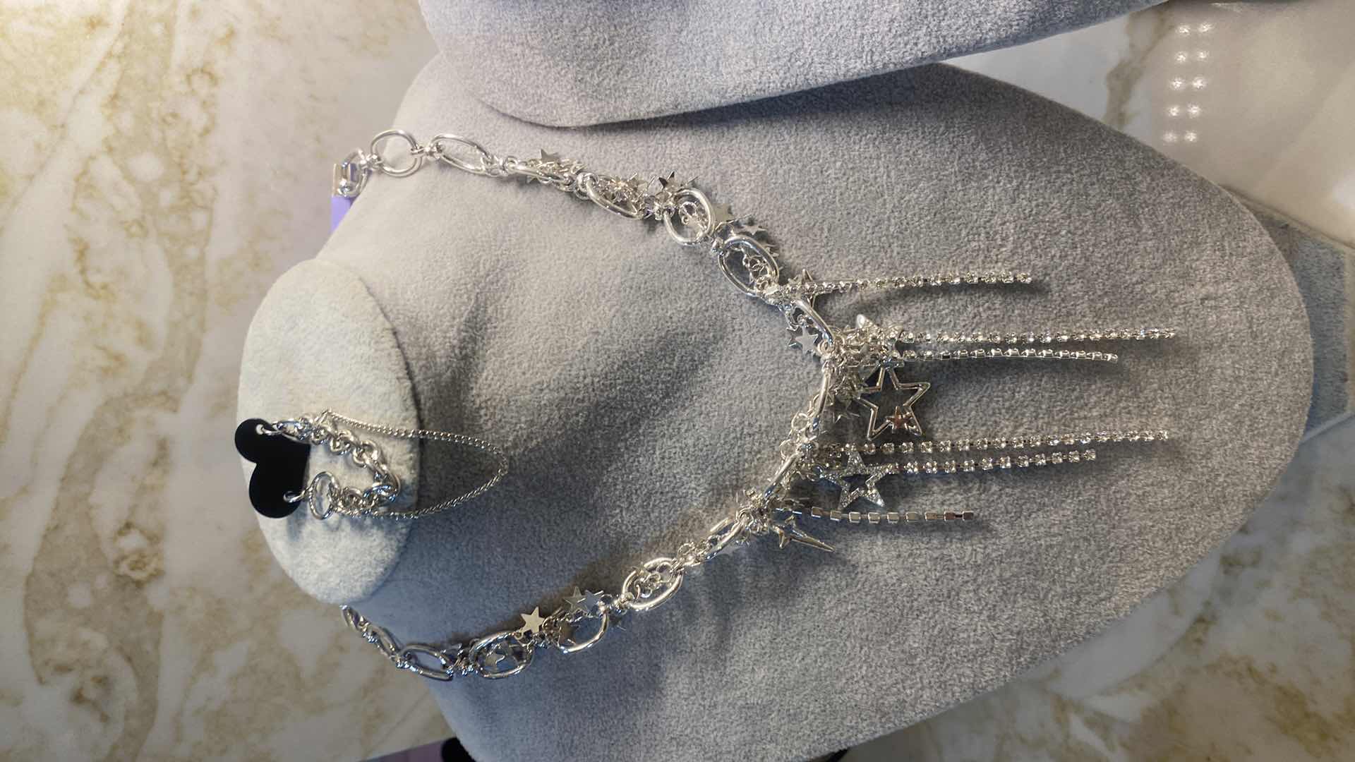 Photo 1 of 4 - FASHION JEWELRY - 3 NECKLACES & 1 EARRINGS