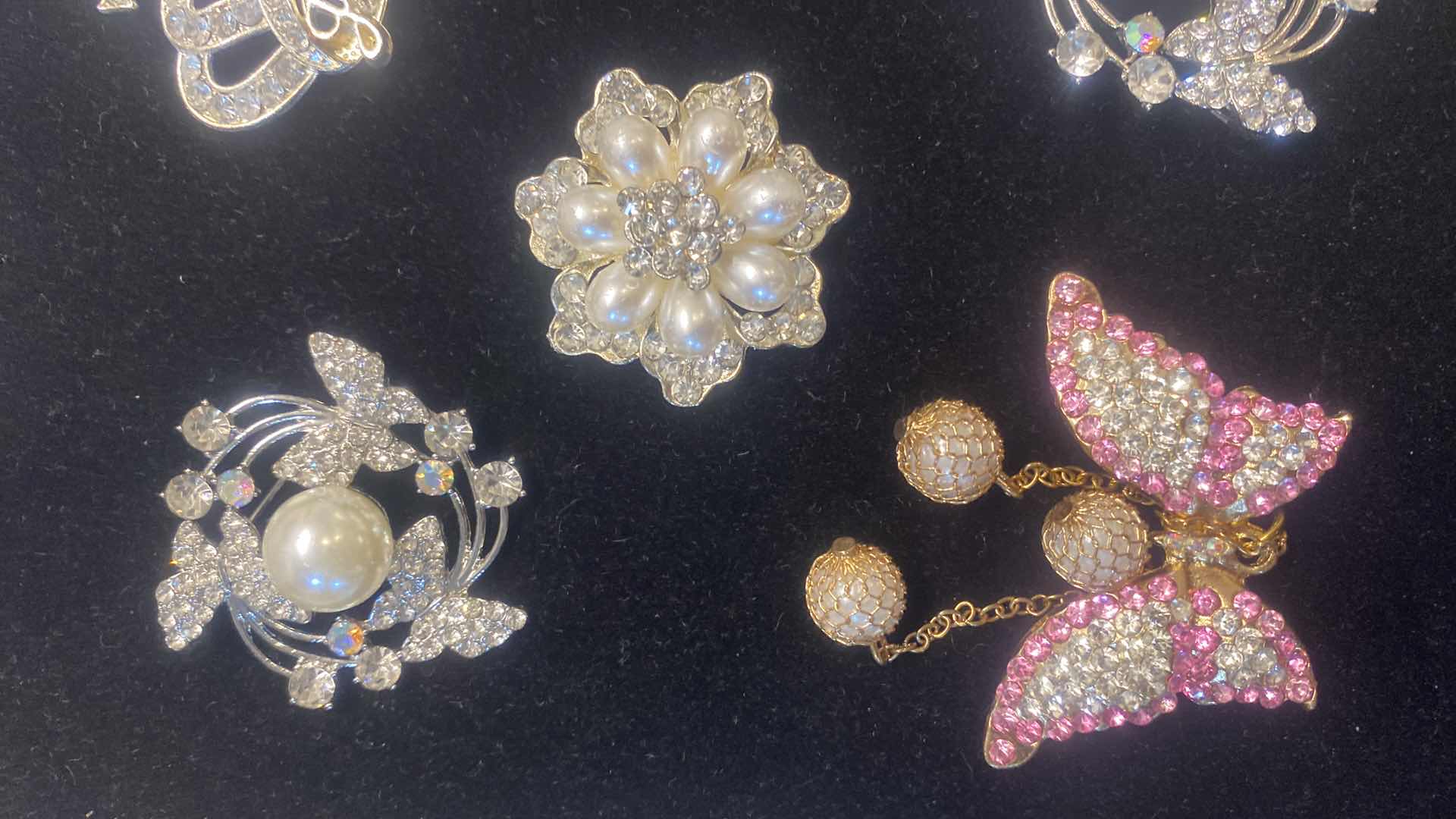 Photo 1 of NEW - 5 - FASHION JEWELRY- PINS