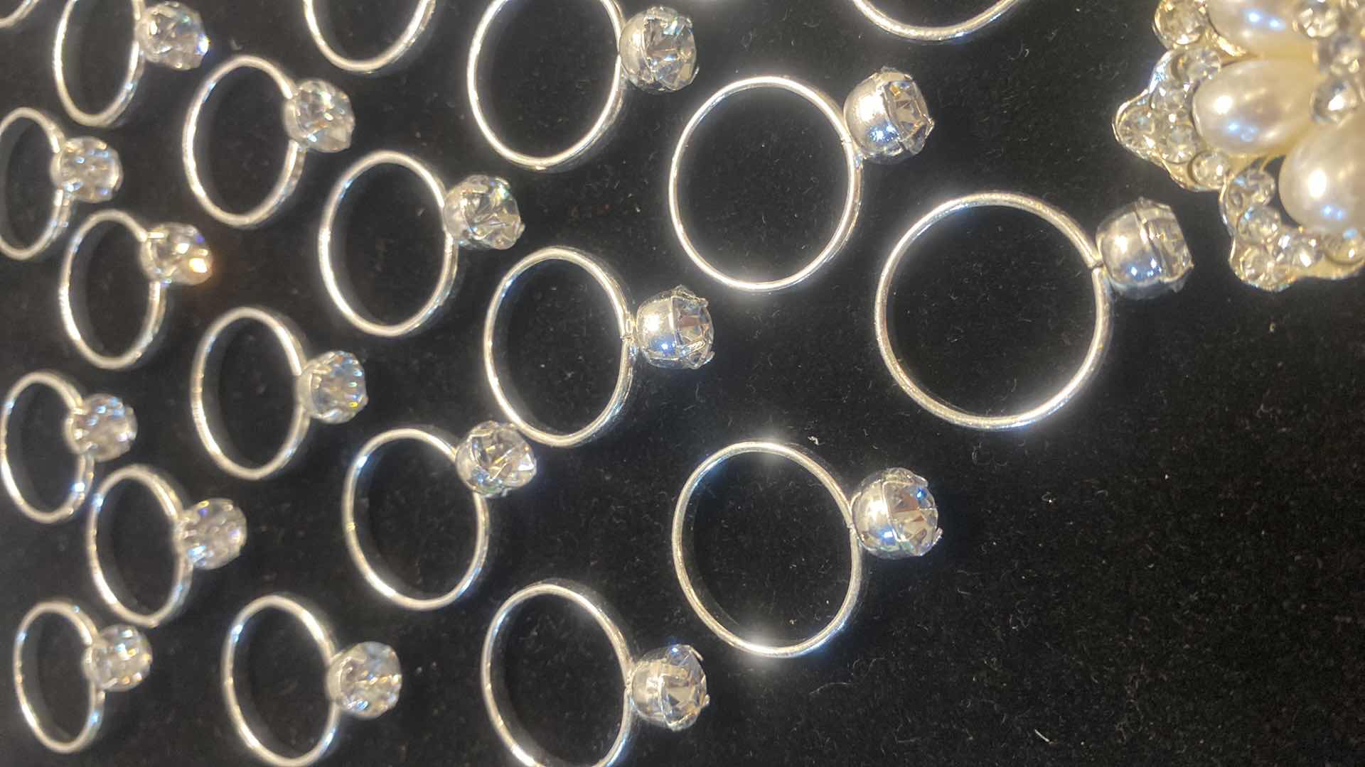 Photo 1 of NEW - 24 - FASHION JEWELRY - 23 RINGS & 1 PIN