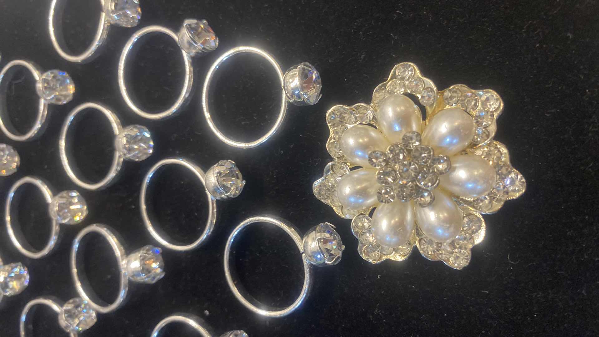 Photo 1 of NEW - 24 - FASHION JEWELRY - 23 RINGS & 1 PIN