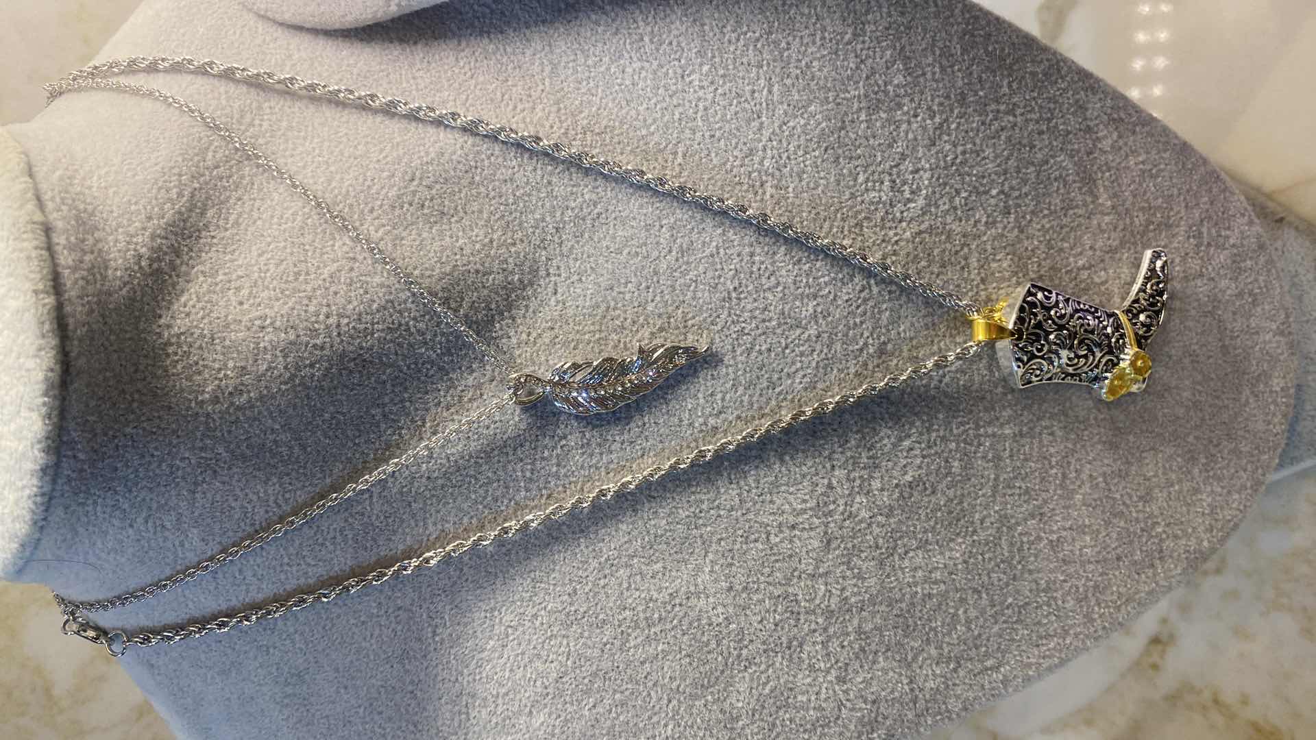 Photo 1 of 7 - FASHION JEWELRY - 4 NECKLACES & 3 PINS