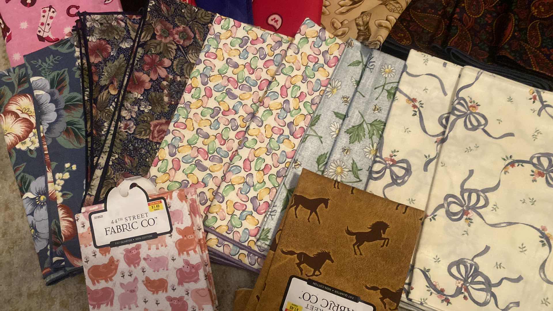 Photo 1 of CRAFTING BANDANAS NAPKINS & FABRIC IN REUSABLE NYLON BAG