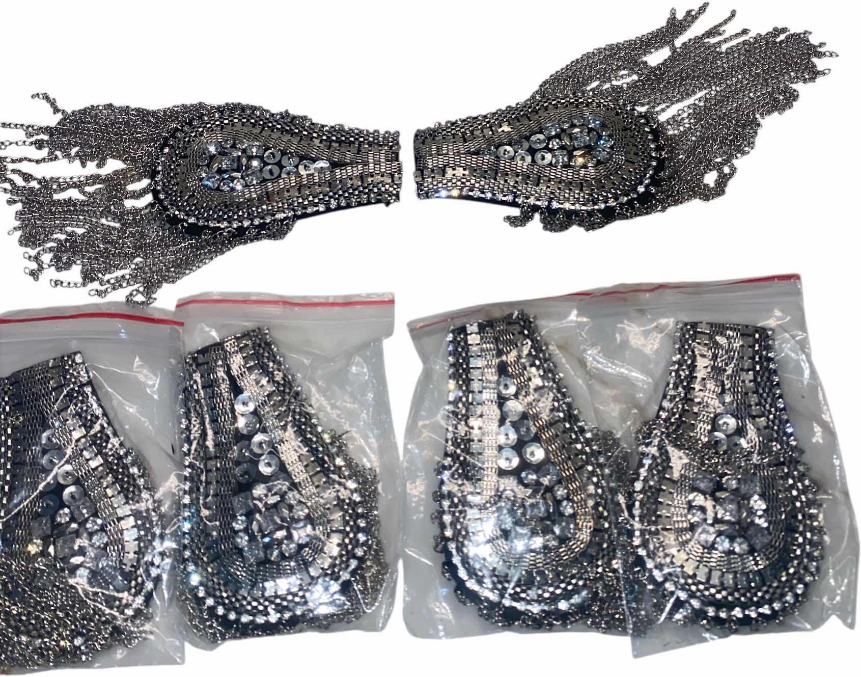 Photo 1 of 3 - SETS BLING EPAULETS