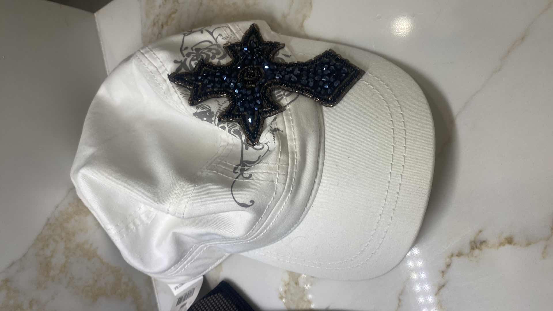 Photo 1 of NEW - 5 CAPS