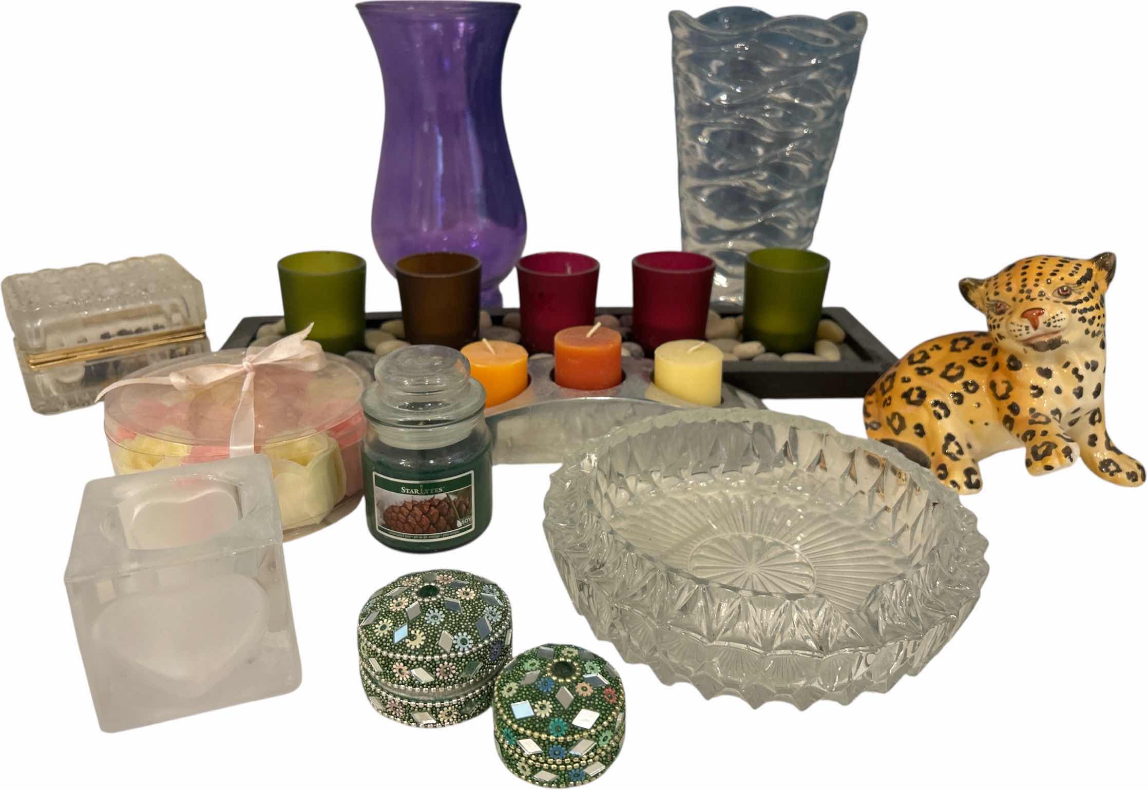 Photo 1 of HOME DECOR AND ACCESSORIES