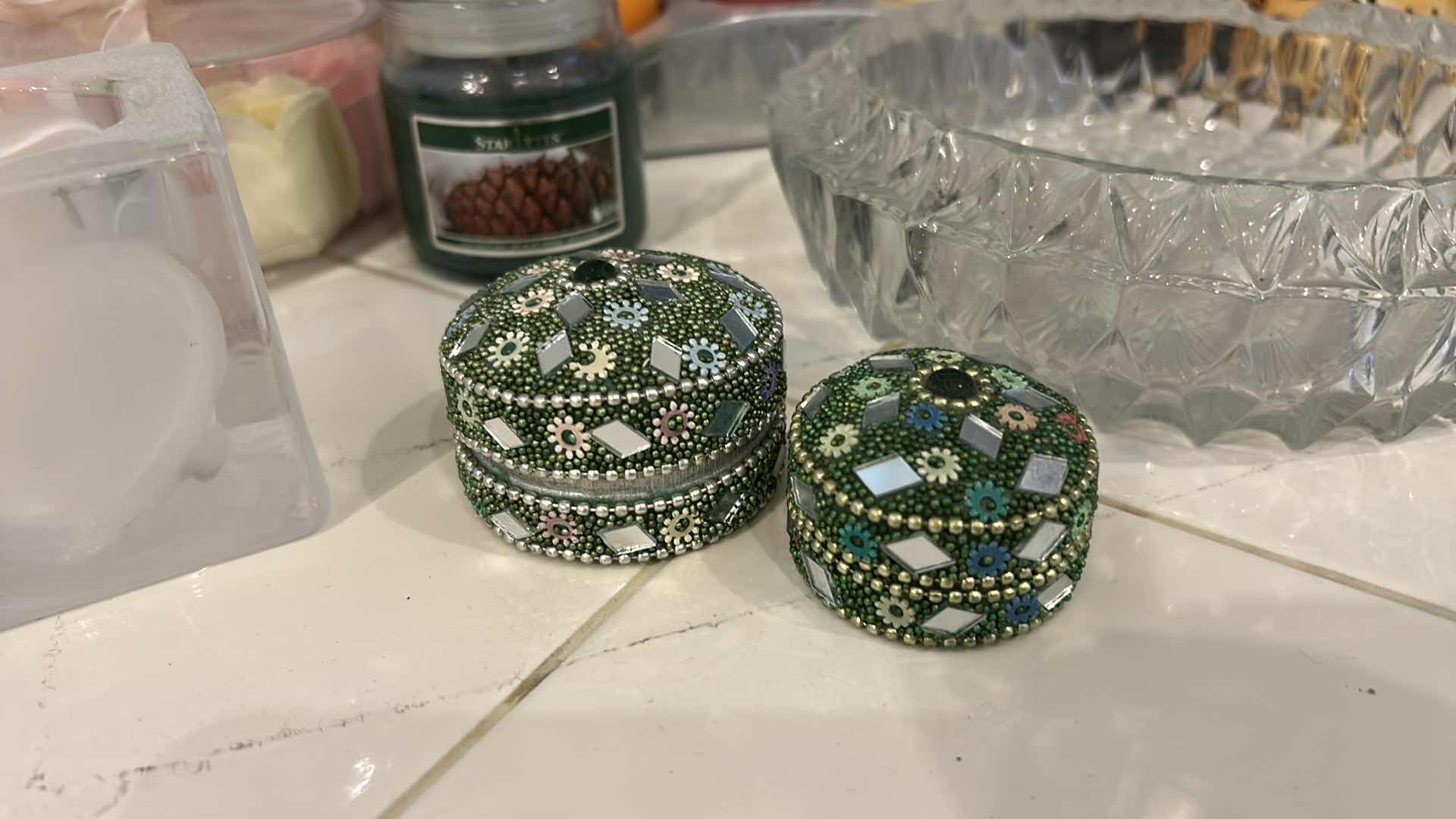 Photo 1 of HOME DECOR AND ACCESSORIES