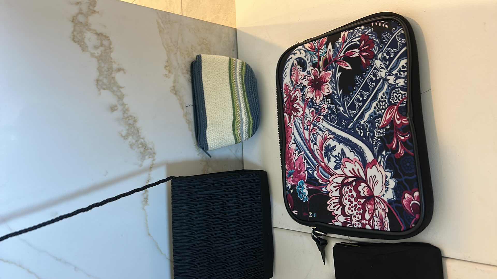 Photo 1 of 6 WOMENS HANDBAGS, CLUTCHES AND COSMETICS BAGS