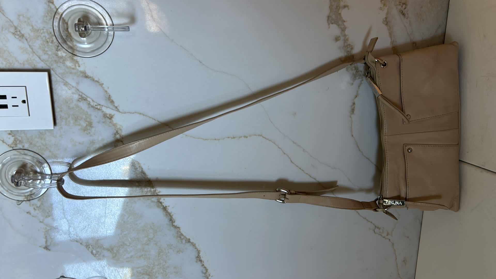 Photo 1 of 9 - WOMENS HANDBAG AND TOTES