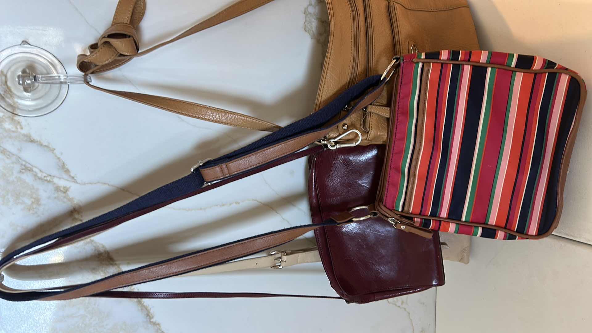 Photo 1 of 9 - WOMENS HANDBAG AND TOTES