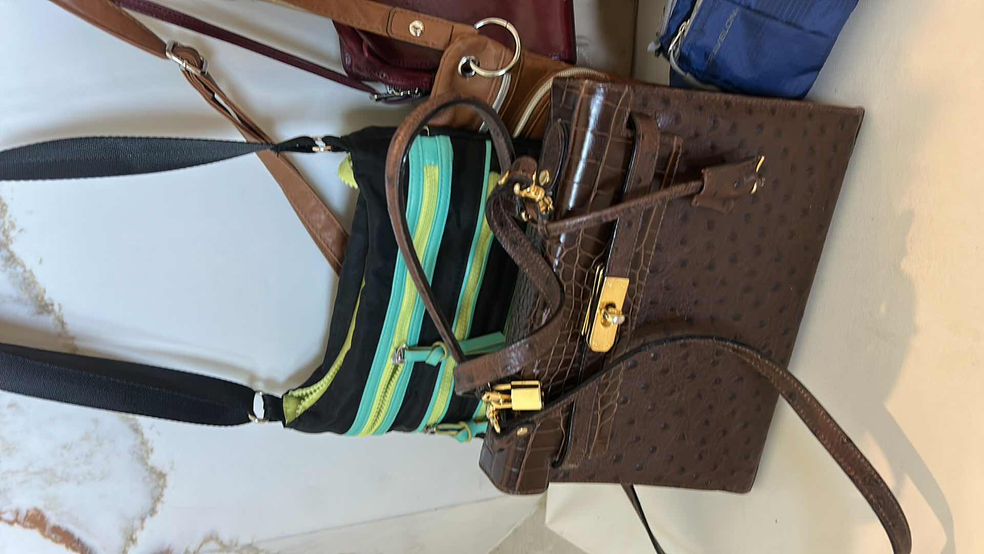 Photo 1 of 9 - WOMENS HANDBAG AND TOTES