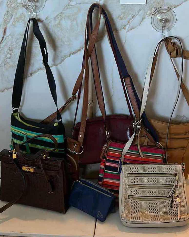 Photo 1 of 9 - WOMENS HANDBAG AND TOTES