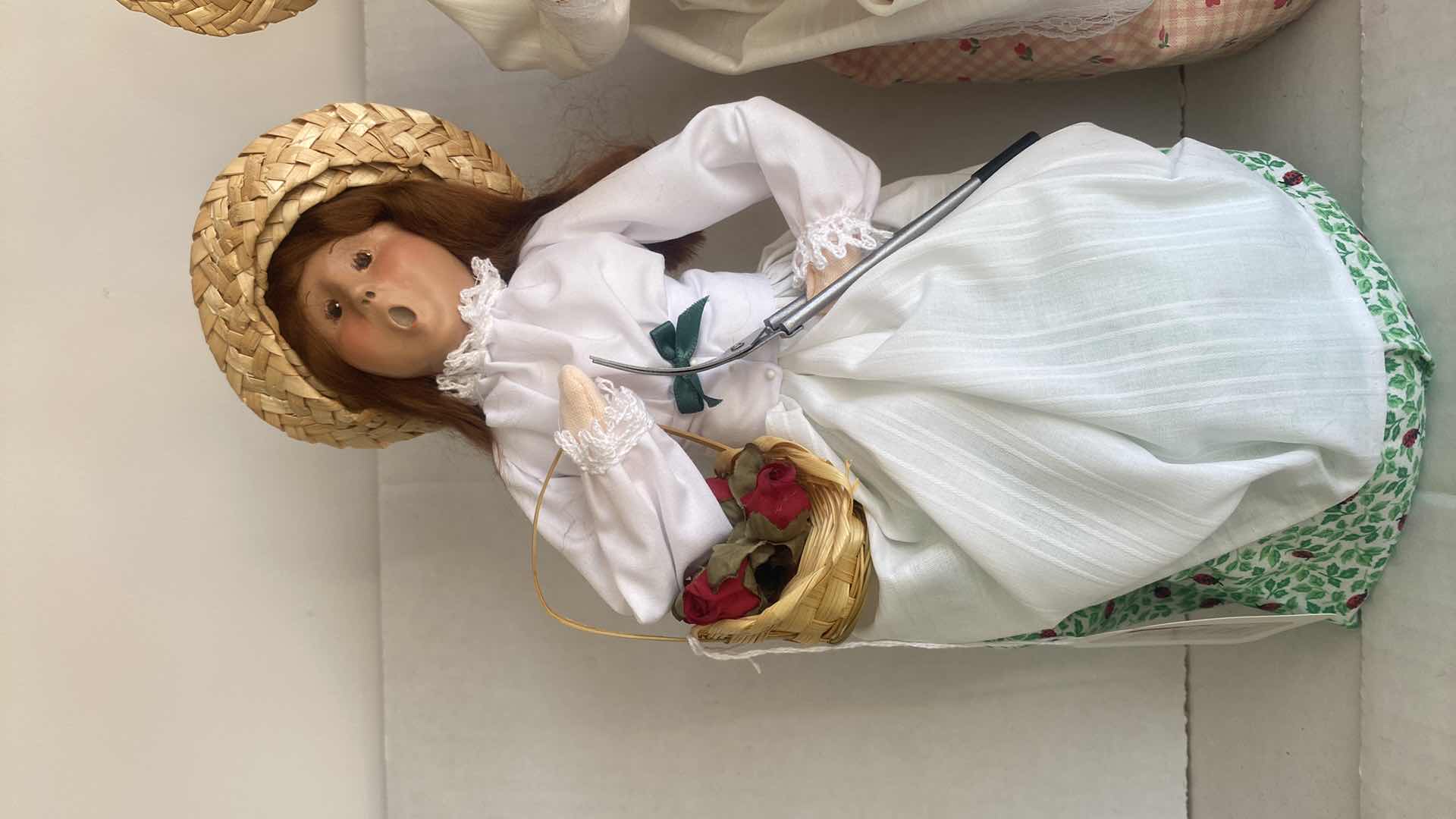 Photo 1 of BUYERS CHOICE LIMITED 2001 THE CAROLERS H13”