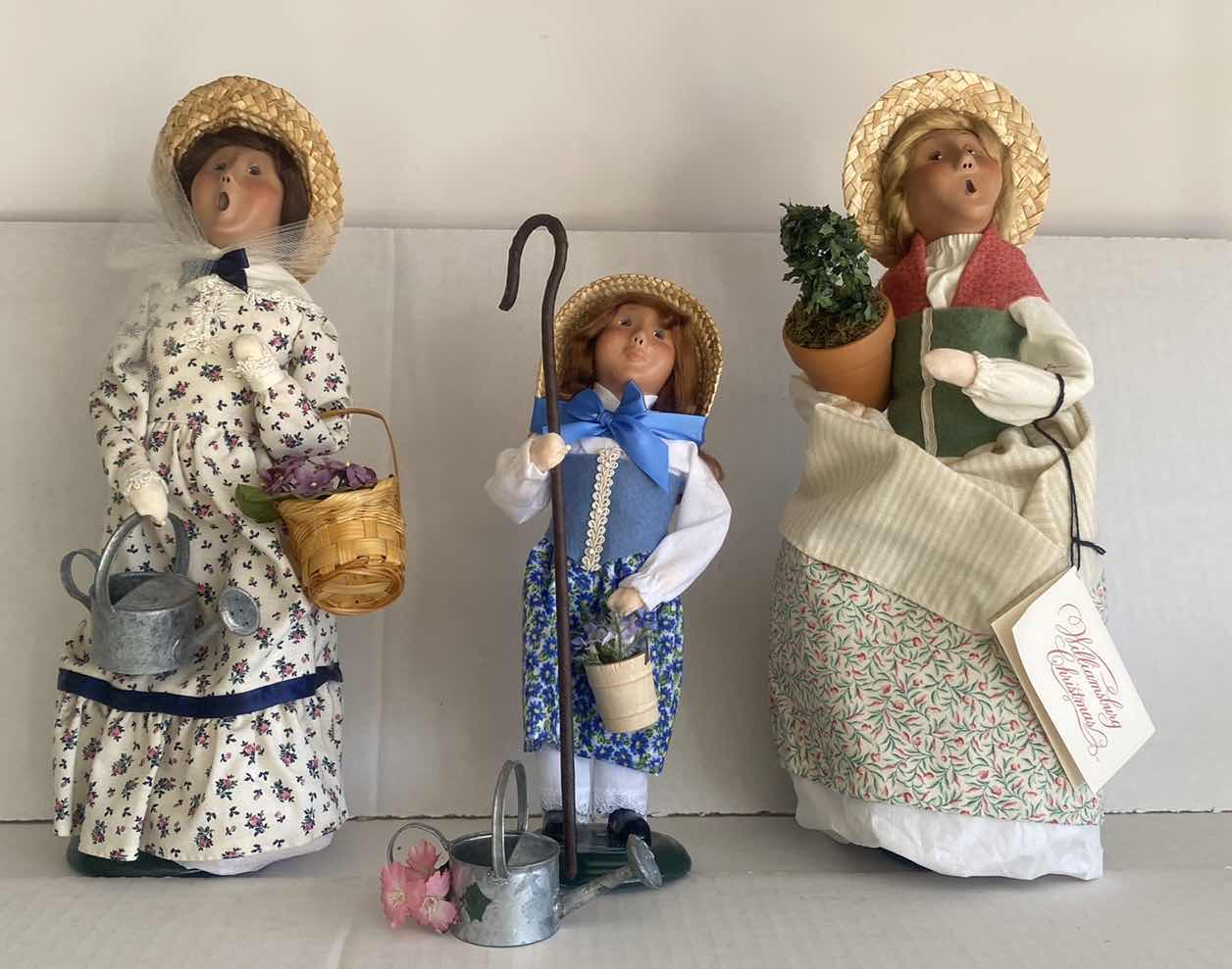 Photo 1 of BUYERS CHOICE LIMITED 2001 THE CAROLERS H13”