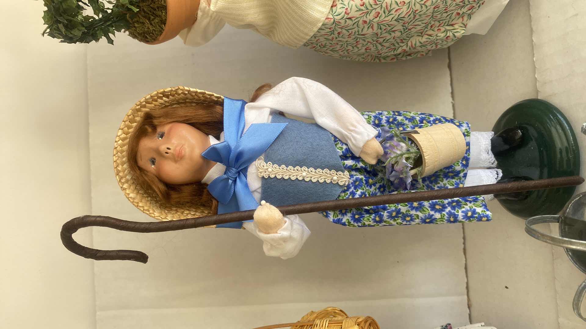 Photo 1 of BUYERS CHOICE LIMITED 2001 THE CAROLERS H13”