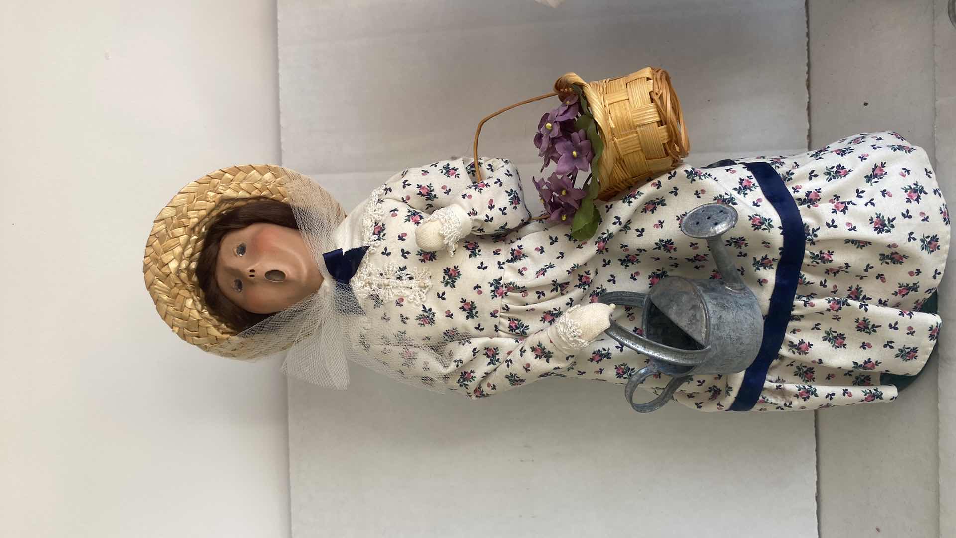 Photo 1 of BUYERS CHOICE LIMITED 2001 THE CAROLERS H13”