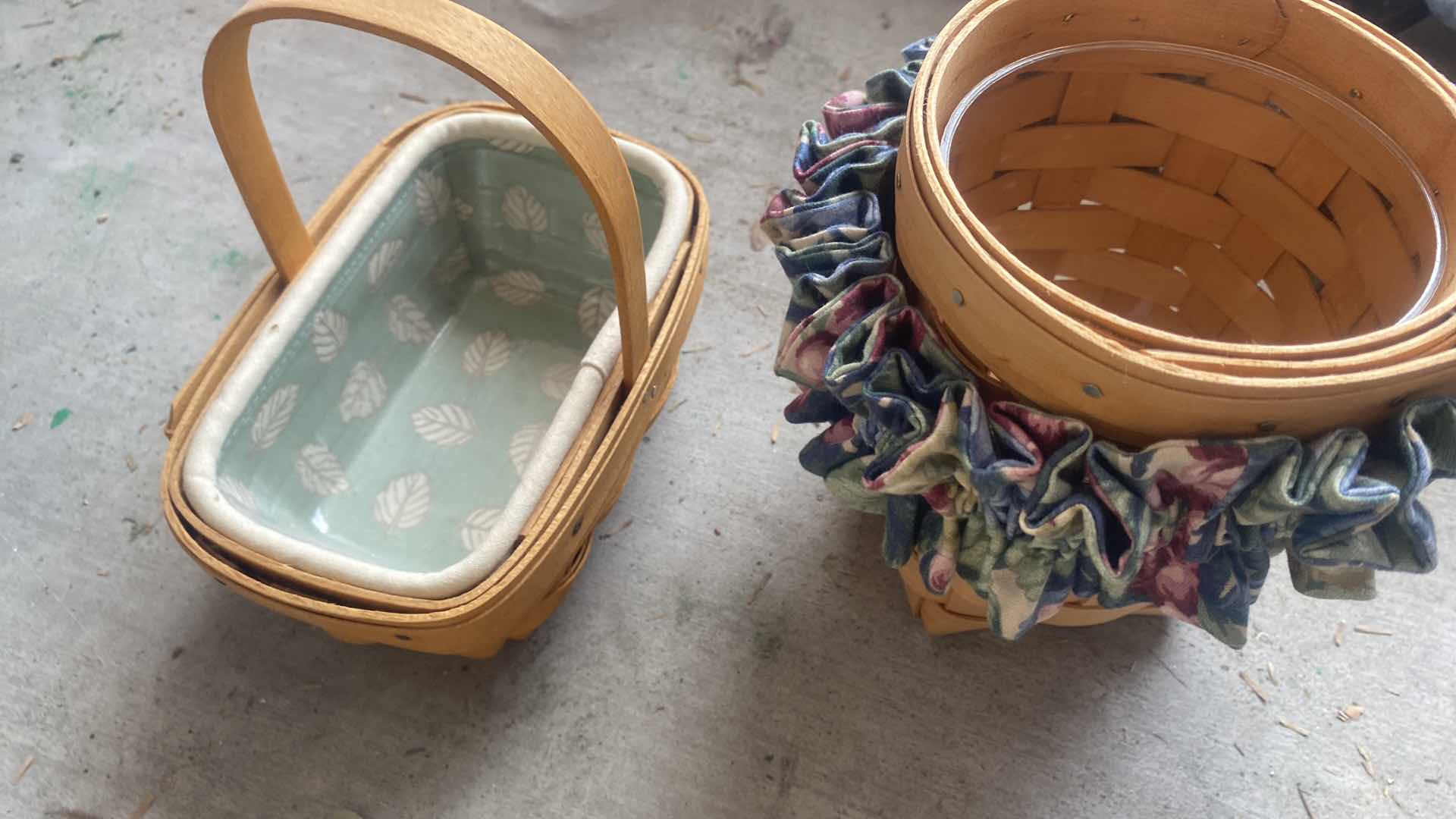 Photo 4 of BASKET WITH YARN AND CROCHET HOOKS & SMALL BASKETS