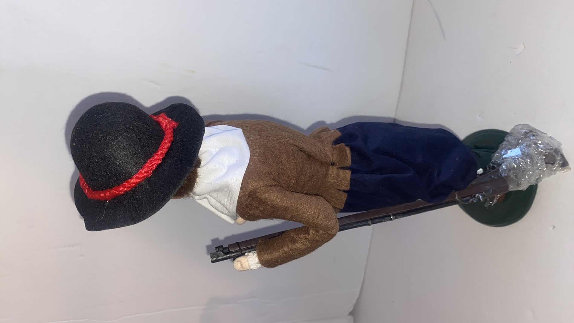 Photo 1 of 1990’s BUYERS CHOICE PLIMOTH PLANTATION CAROLERS FIGURINE H13 1/2”