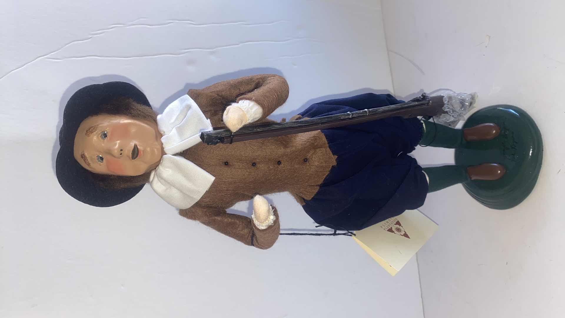 Photo 1 of 1990’s BUYERS CHOICE PLIMOTH PLANTATION CAROLERS FIGURINE H13 1/2”
