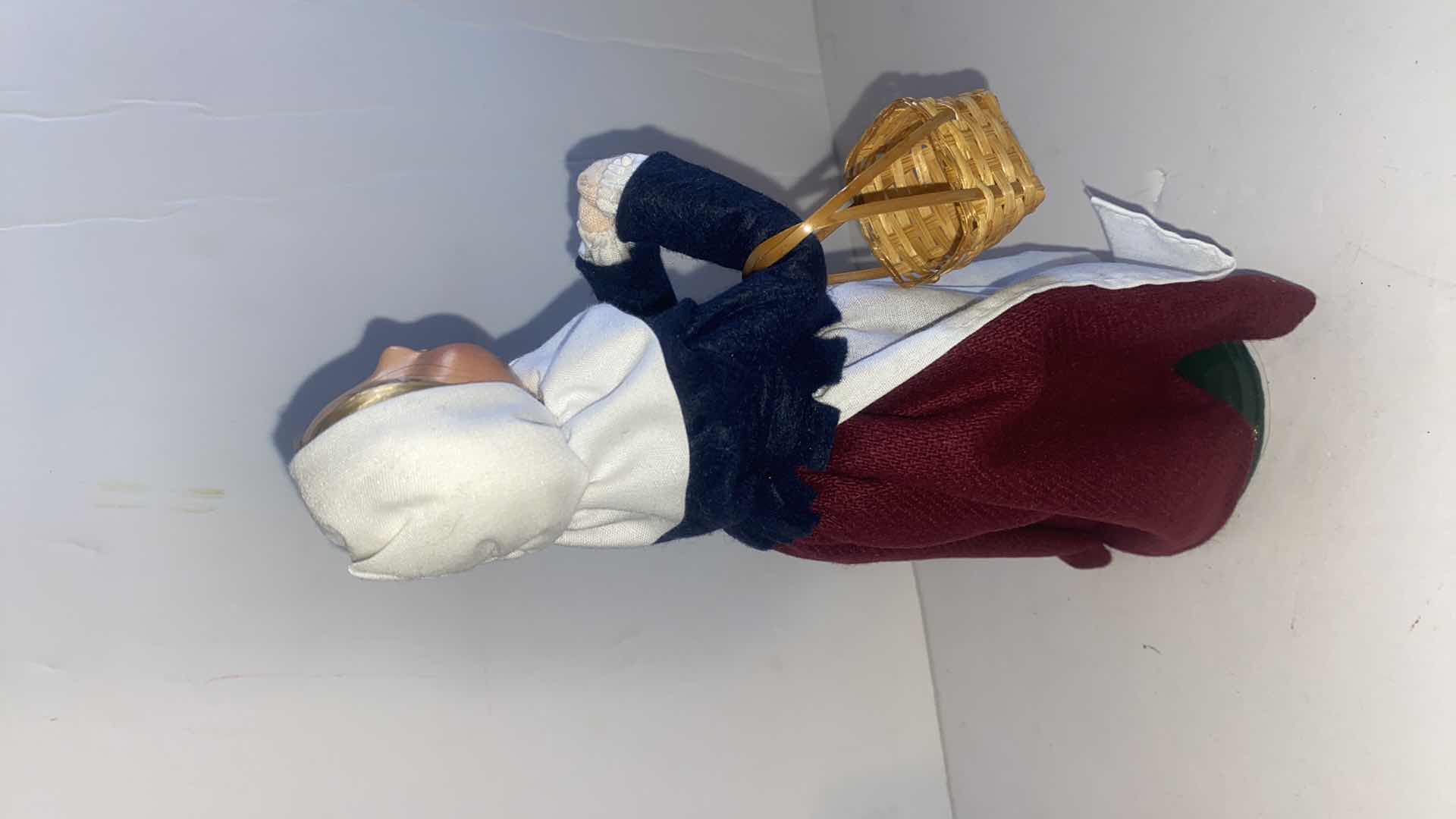 Photo 3 of 1990’s BUYERS CHOICE PLIMOTH PLANTATION CAROLERS FIGURINE H9 1/2”
