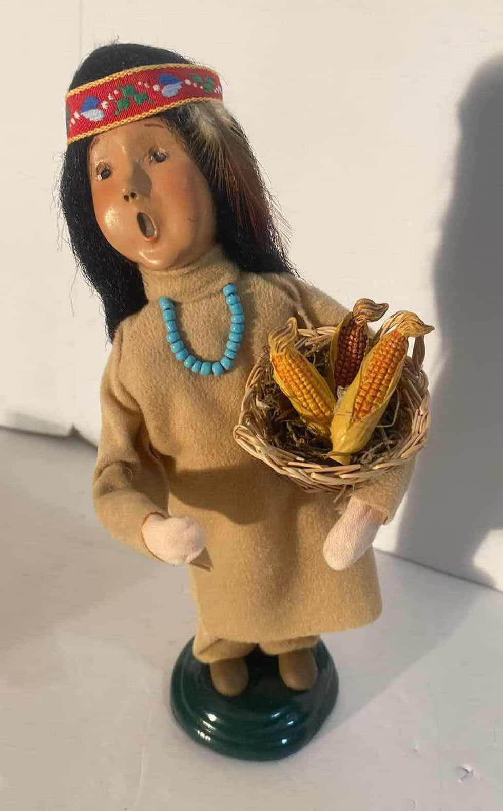 Photo 1 of 1990’s BUYERS CHOICE PLIMOTH PLANTATION CAROLERS FIGURINE H9 1/2”