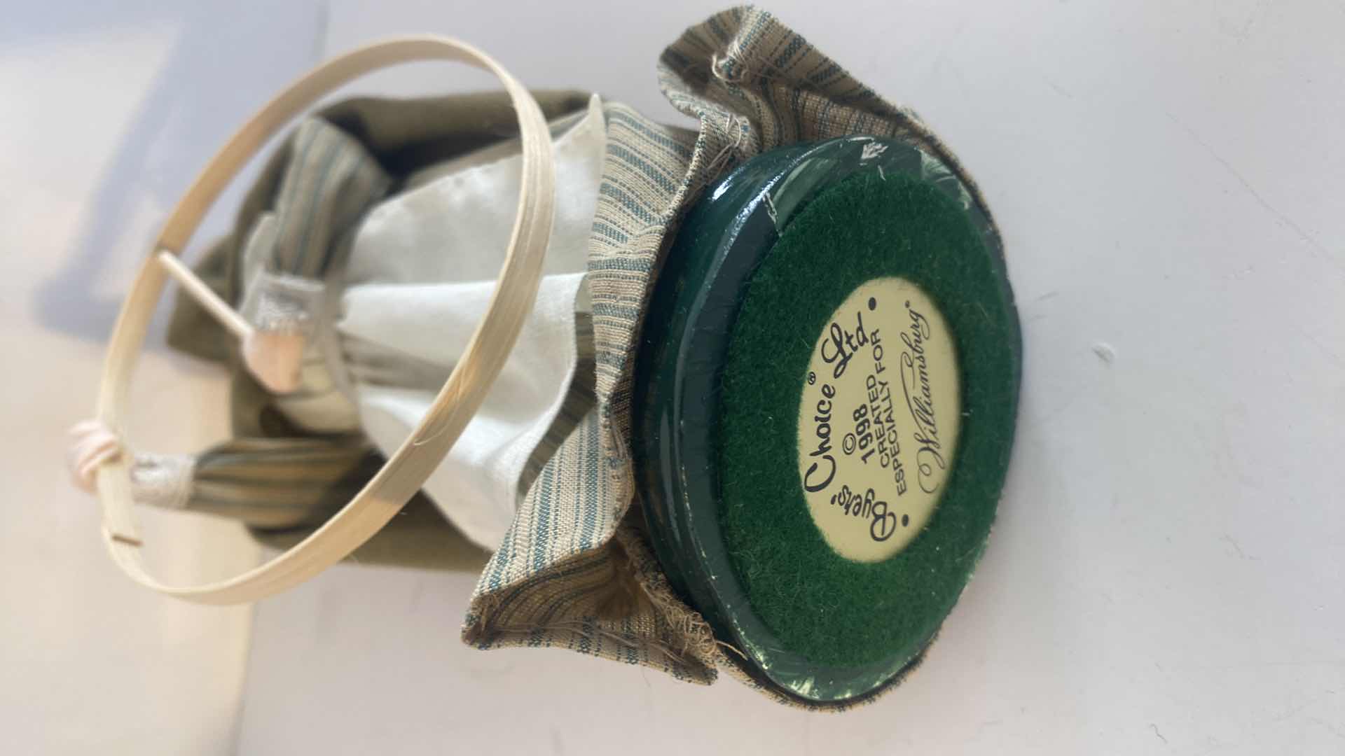 Photo 1 of 1998 BUYERS CHOICE LLTD. WILLAMSBURG CAROLERS COLLECTION H10”