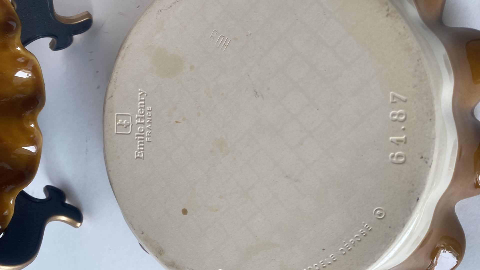 Photo 2 of 2 EMILY HENRY PIE PLATES 10”