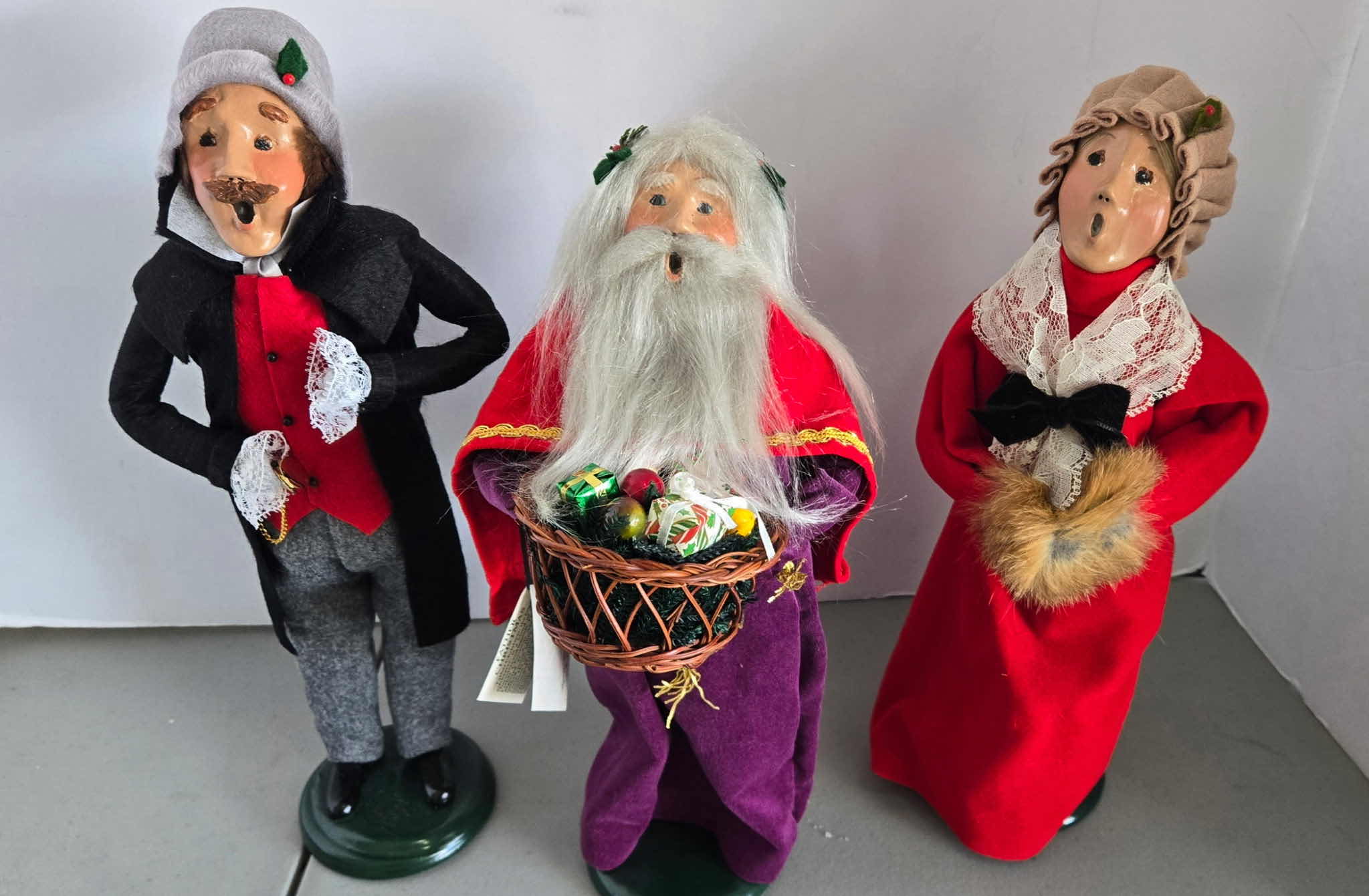 Photo 2 of 3 BUYERS CHOICE “THE CAROLERS COLLECTABLE FIGURINES H12”