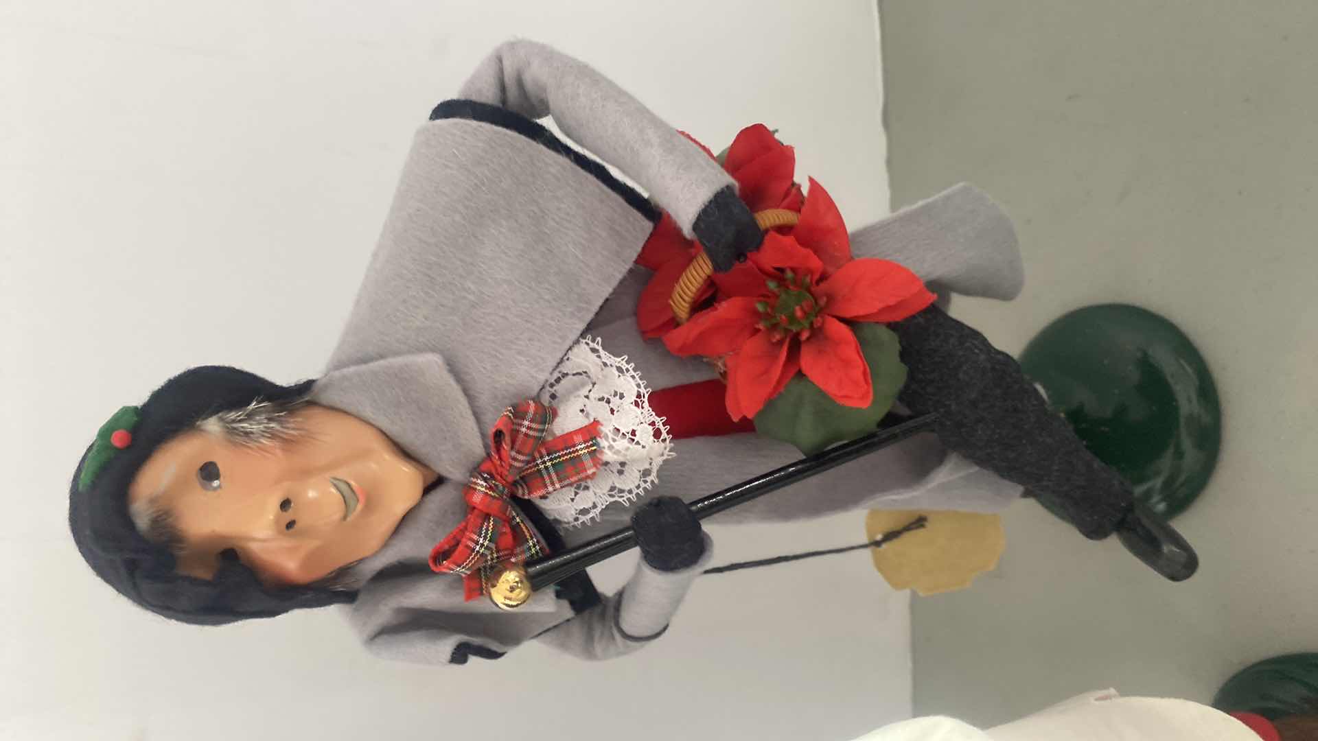 Photo 2 of 3 BUYERS CHOICE “THE CAROLERS COLLECTABLE FIGURINES H12”