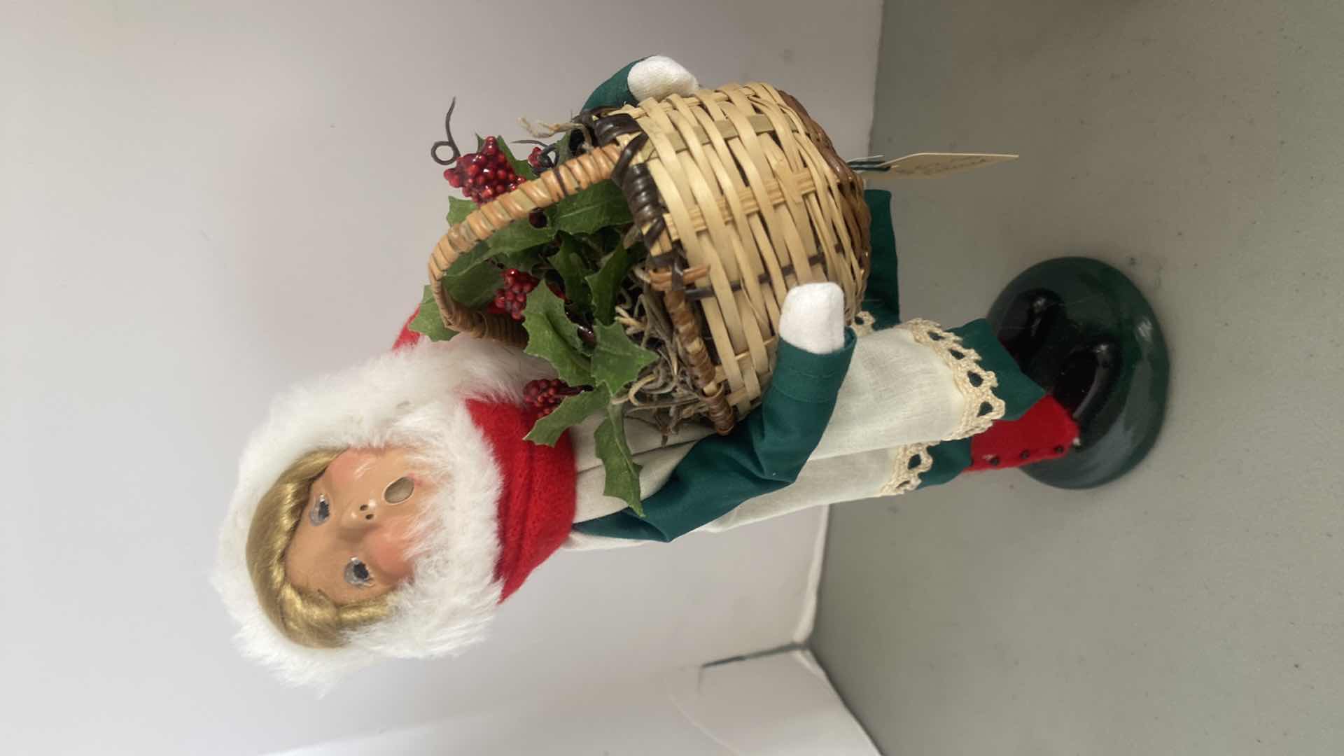 Photo 1 of 3 BUYERS CHOICE “THE CAROLERS COLLECTABLE FIGURINES H10”