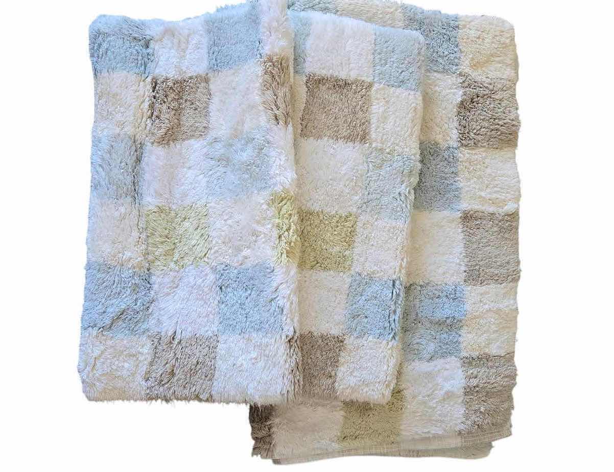 Photo 1 of 3 BATHROOM RUGS & 2 THROWS