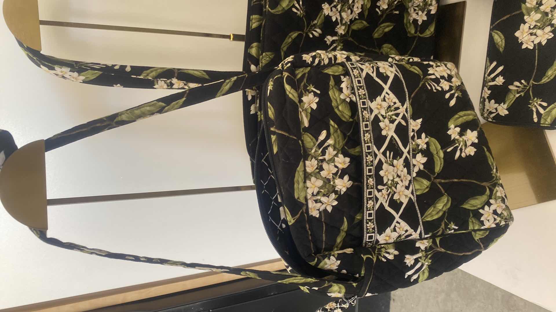 Photo 1 of 4 - WOMENS VERA BRADLEY HANDBAGS