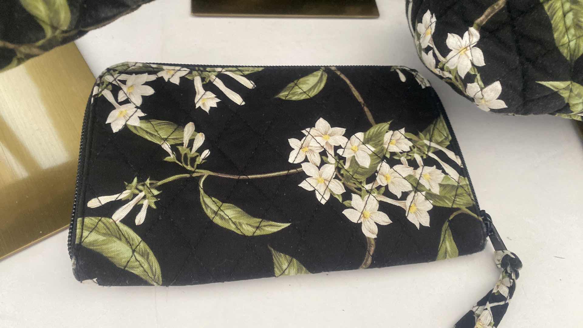 Photo 1 of 4 - WOMENS VERA BRADLEY HANDBAGS