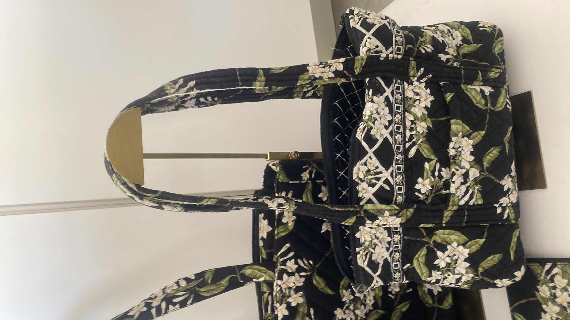 Photo 1 of 4 - WOMENS VERA BRADLEY HANDBAGS