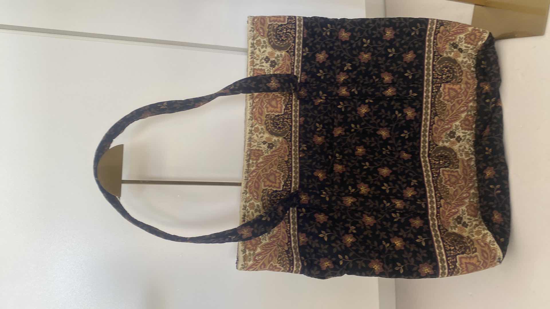 Photo 4 of 3 - WOMENS VERA BRADLEY HANDBAGS