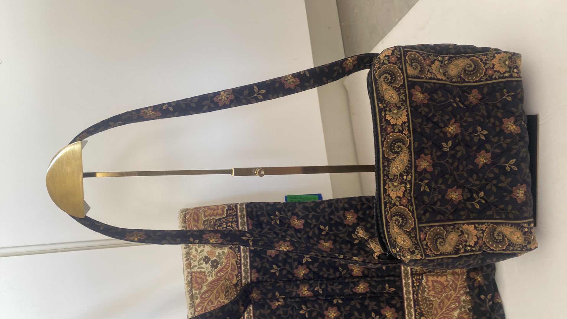 Photo 3 of 3 - WOMENS VERA BRADLEY HANDBAGS