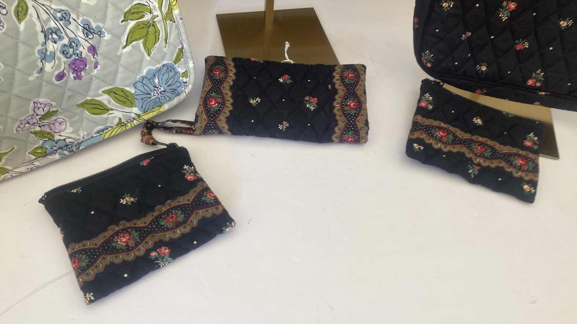 Photo 1 of 6 - WOMENS VERA BRADLEY HANDBAGS