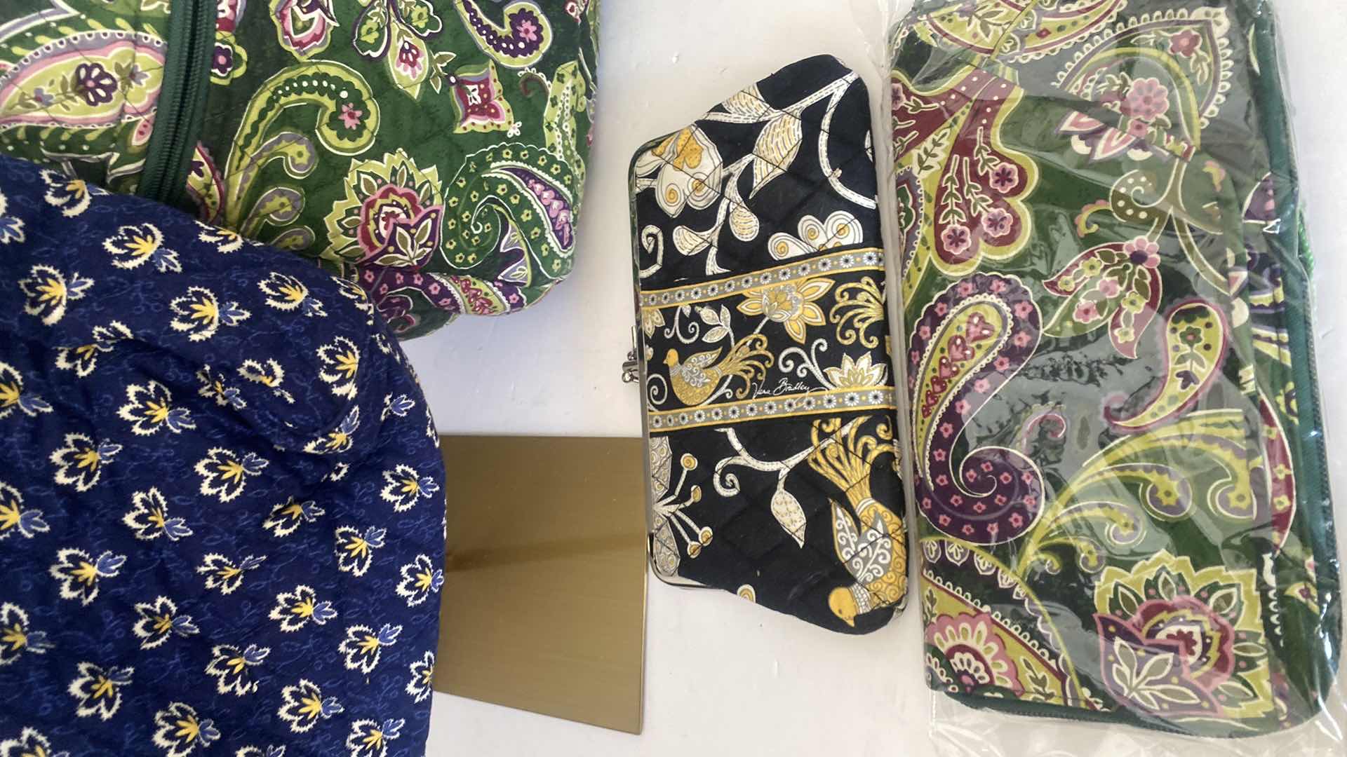 Photo 1 of 5 - WOMENS VERA BRADLEY HANDBAGS