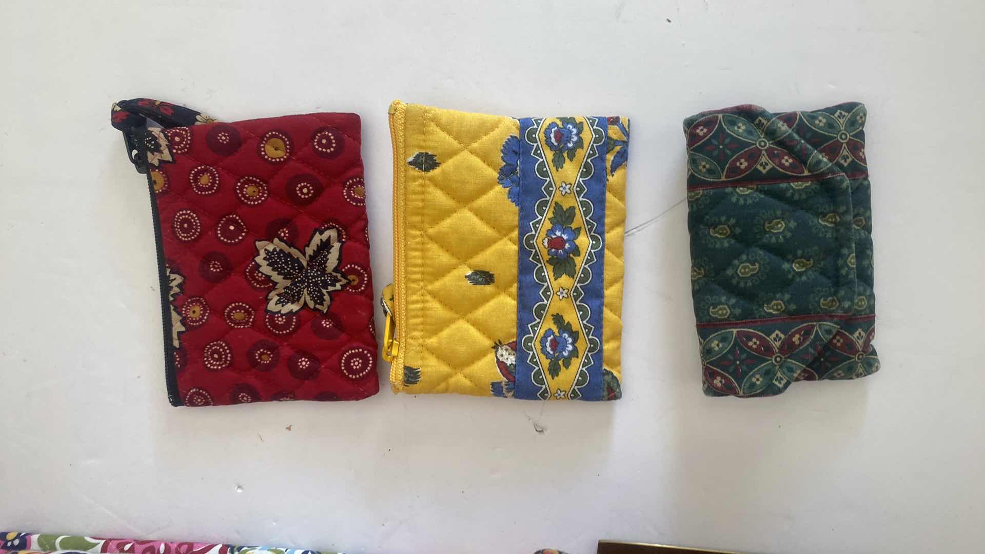 Photo 5 of 6 - WOMENS VERA BRADLEY HANDBAGS