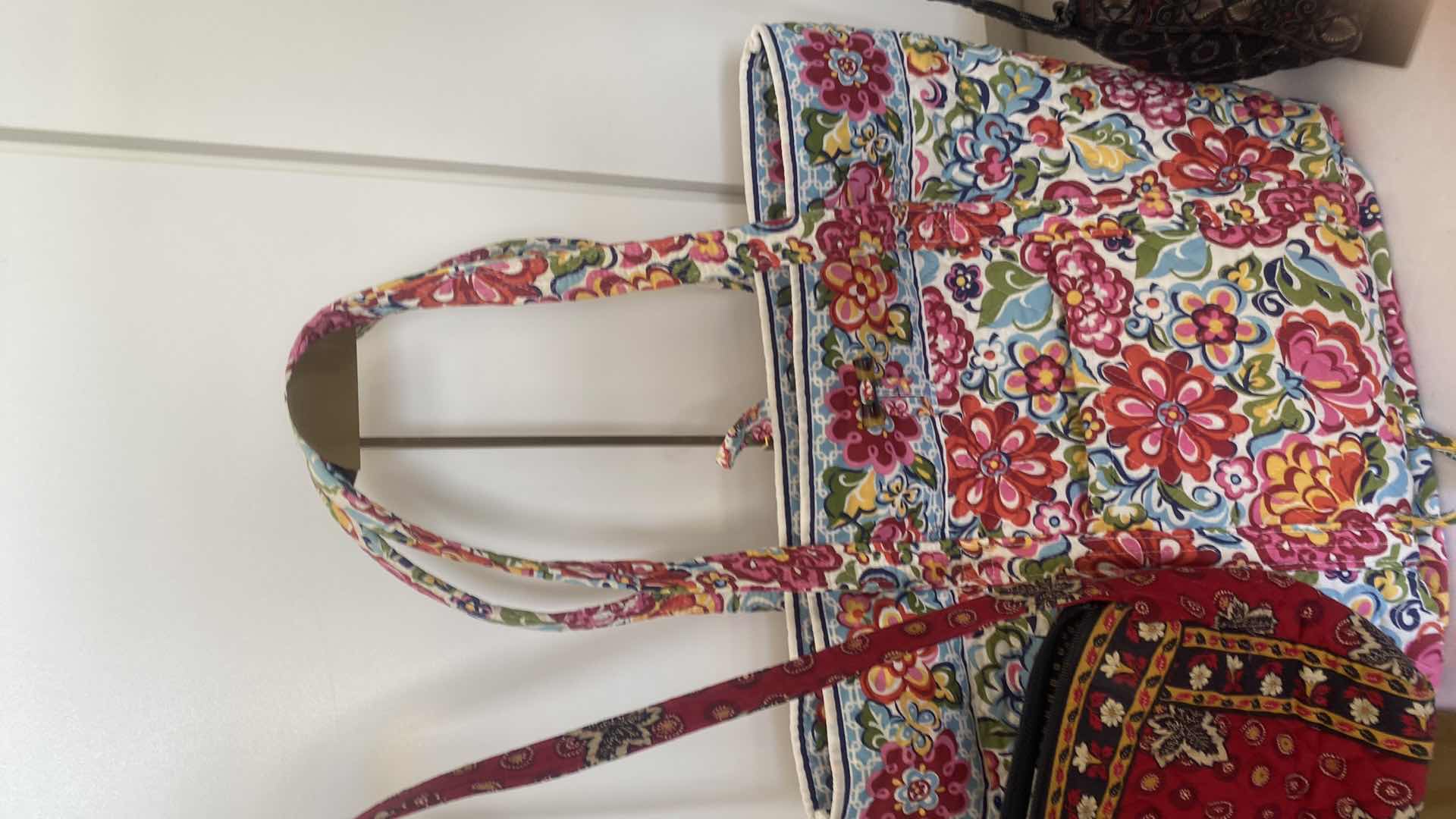 Photo 4 of 6 - WOMENS VERA BRADLEY HANDBAGS