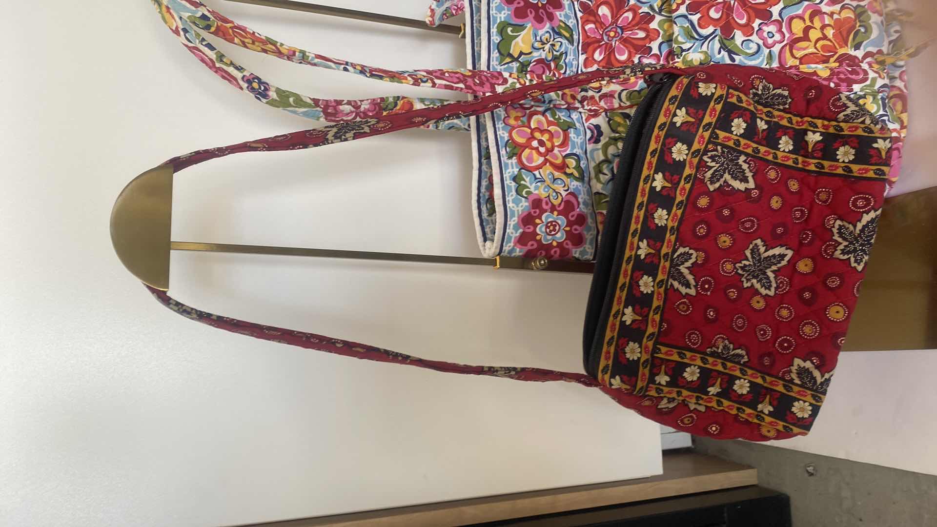 Photo 2 of 6 - WOMENS VERA BRADLEY HANDBAGS