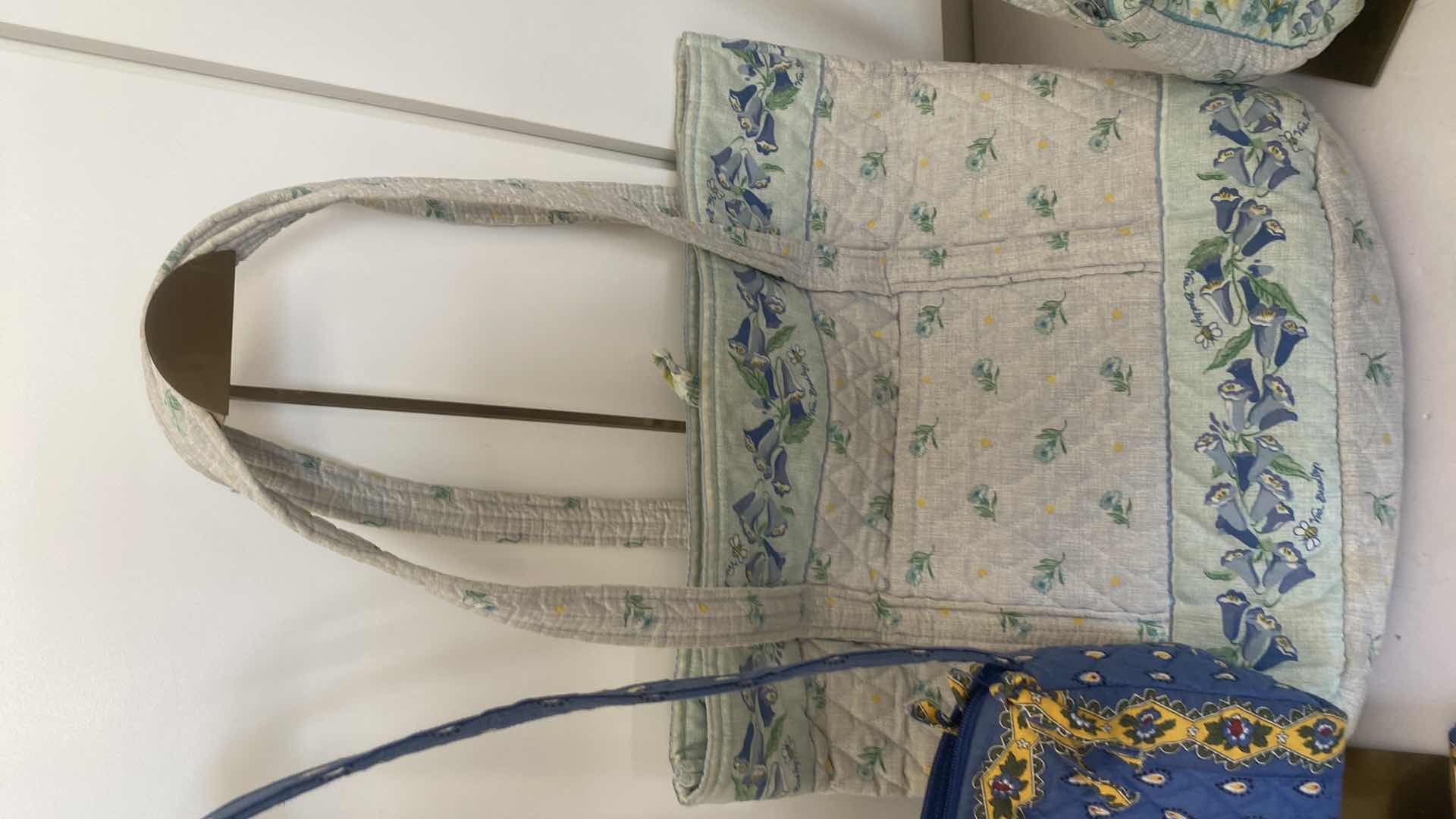 Photo 3 of 6 - WOMENS VERA BRADLEY HANDBAGS