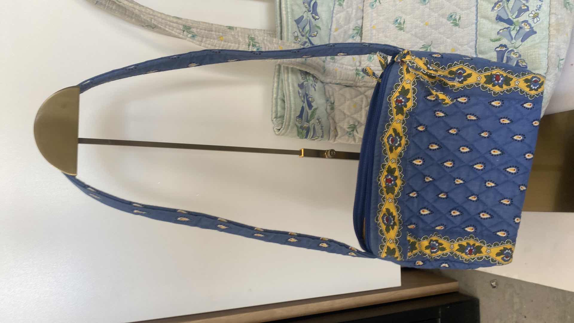 Photo 2 of 6 - WOMENS VERA BRADLEY HANDBAGS