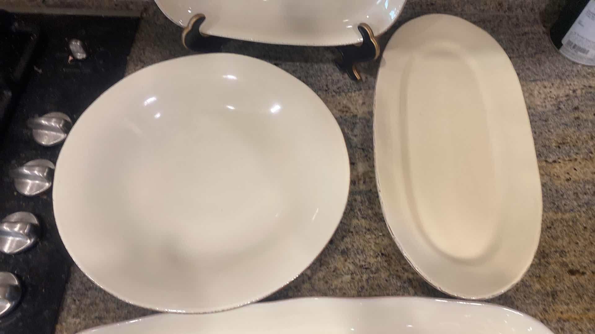 Photo 3 of 4 VIETRI STONEWARE MADE IN ITALY SERVING PLATES