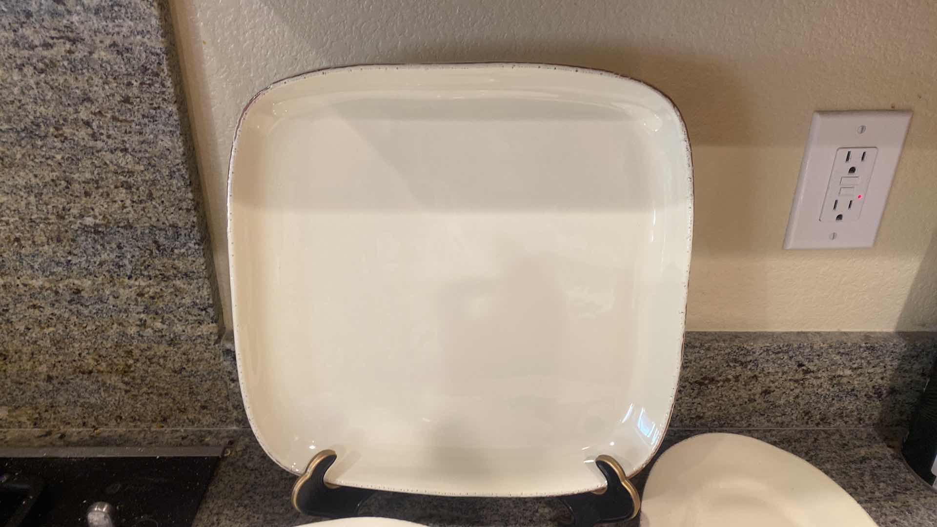 Photo 1 of 4 VIETRI STONEWARE MADE IN ITALY SERVING PLATES