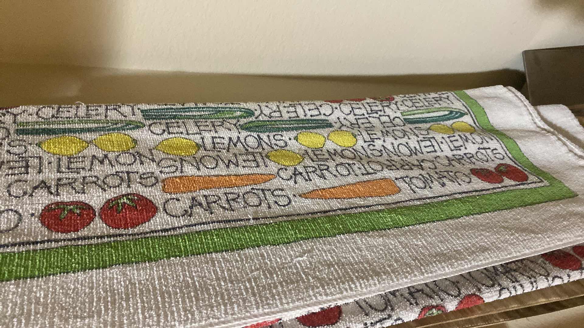 Photo 4 of 3 TABLE RUNNERS