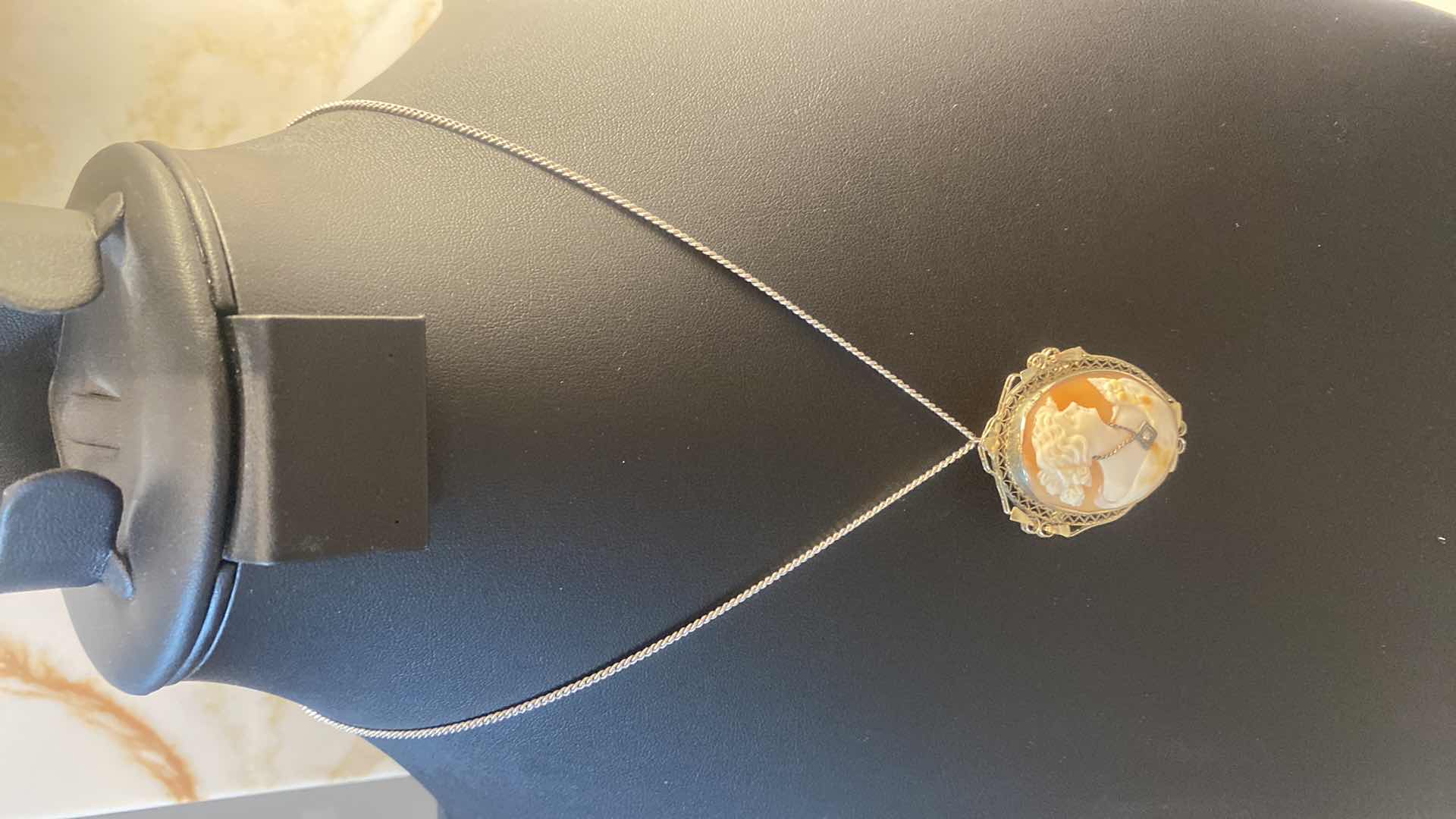 Photo 1 of  2  - NECKLACES & JEWELRY PIECES COSTUME JEWELRY