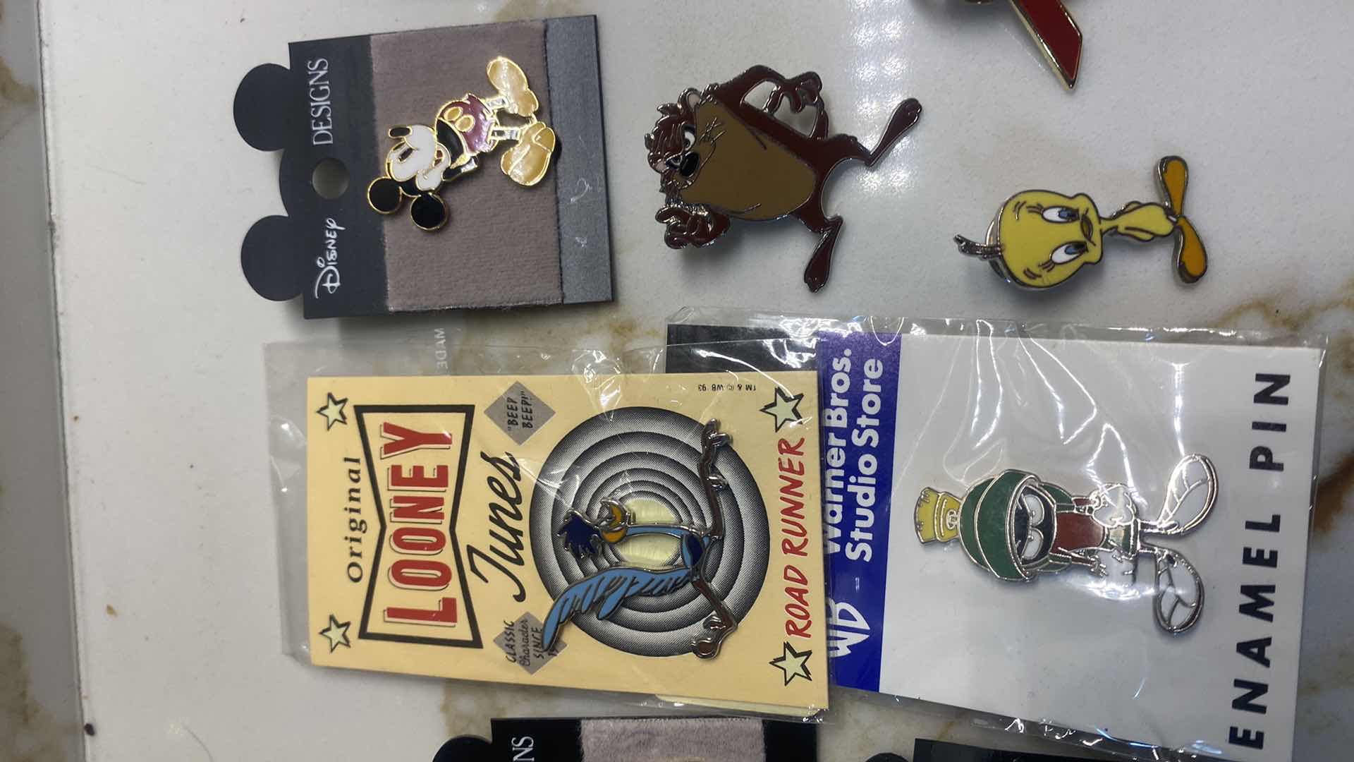 Photo 3 of  10 CARTOON PINS AND 4 LEAF CLOVER - COSTUME JEWELRY