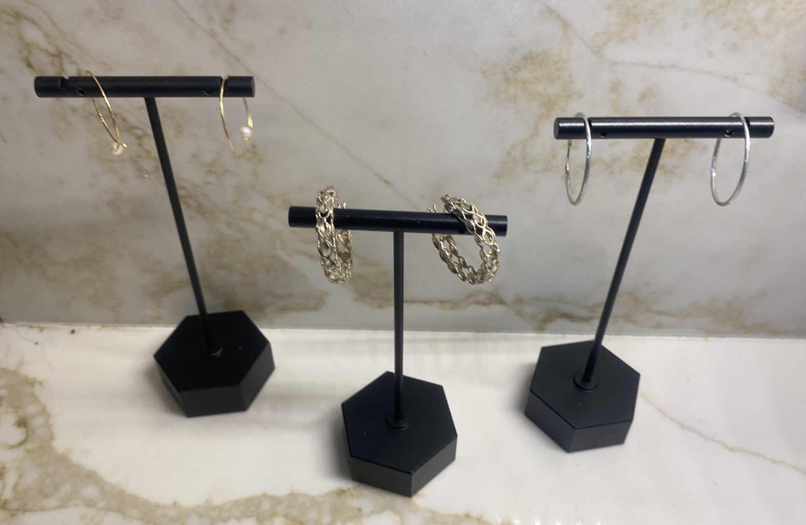 Photo 1 of 3 - EARRINGS -COSTUME JEWELRY 